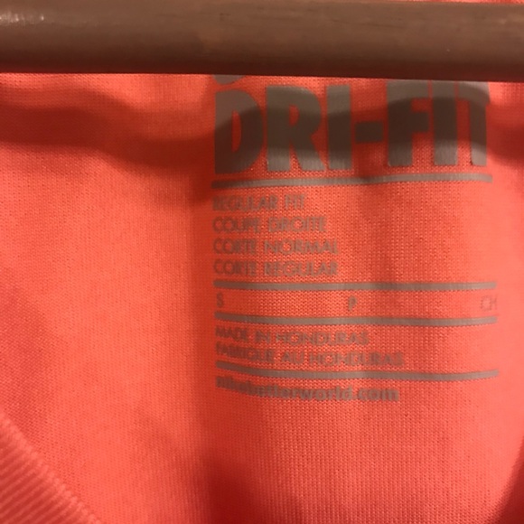 2 Women’s Size Small Nike tops - Picture 3 of 3